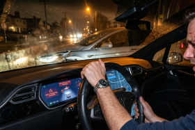 别再跪舔FSD！熟路失控，前Uber高管开特斯拉撞墙，车废人伤